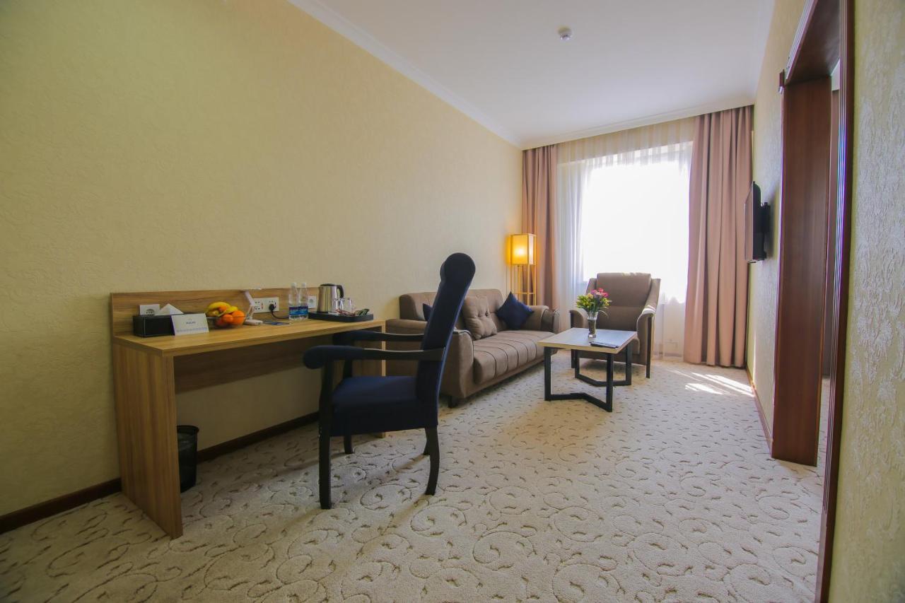 Rayan Hotel Osh Exterior foto